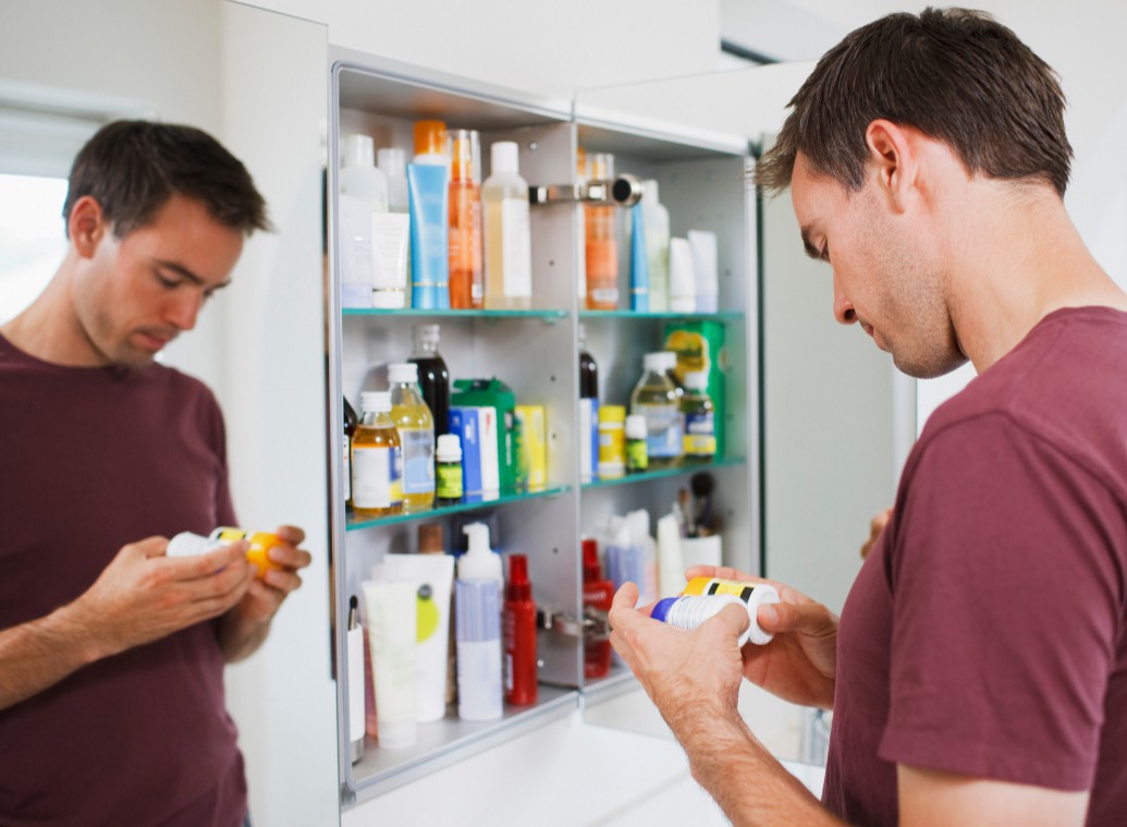 Quels dangers peuvent se cacher dans votre armoire à pharmacie ?