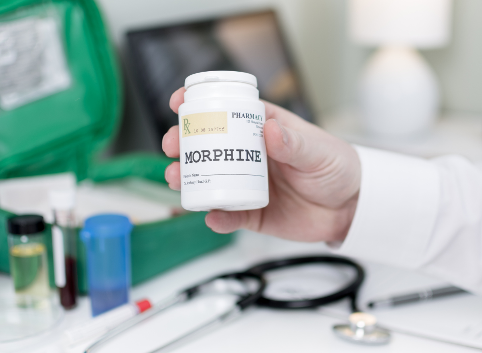 Vivre avec la morphine : entre soulagement, surveillance et idées reçues