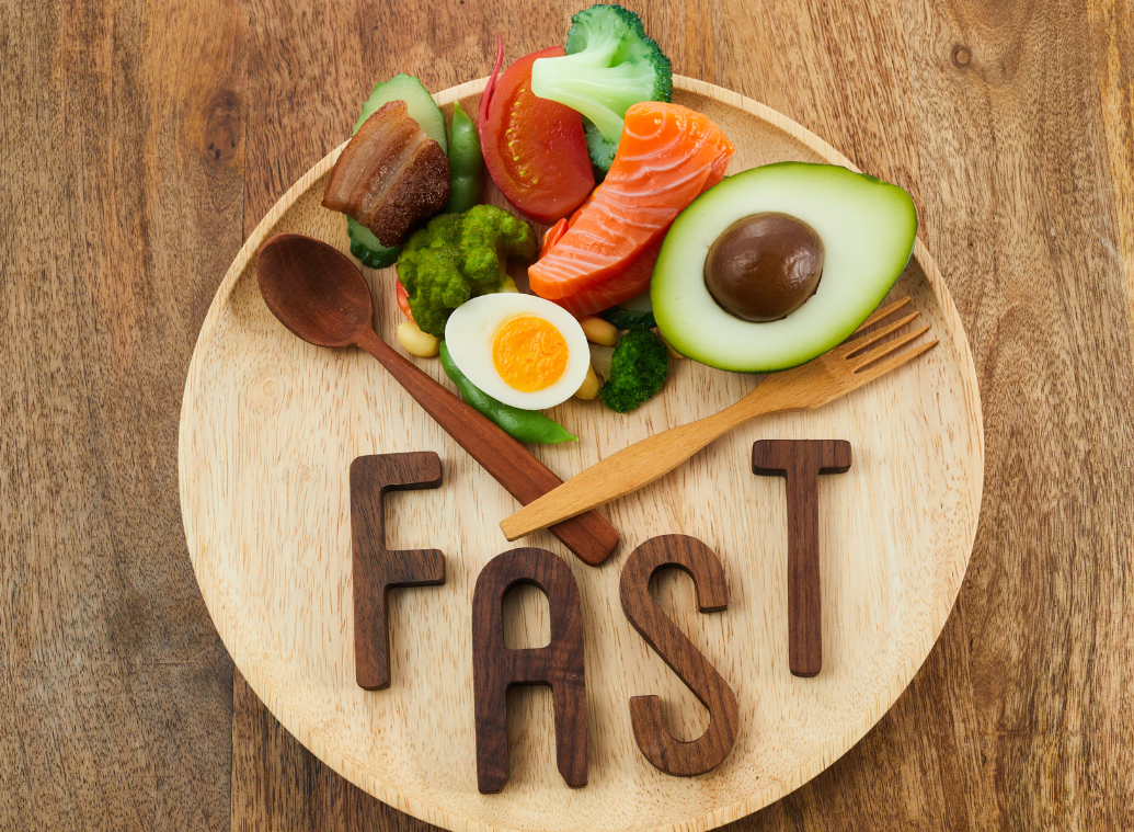 Jeûne intermittent et prolongé : les précautions à connaître avant de vous lancer 