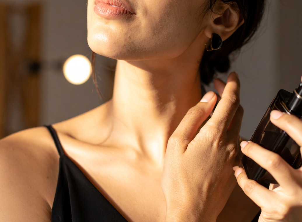 Perturbateurs endocriniens dans les cosmétiques : quand les parfums mettent nos hormones en danger