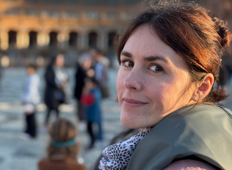 « Aujourd’hui, je le sais : c’est à vie » : le combat d’Elly face à la gastroparésie, la POIC et la nutrition parentérale.